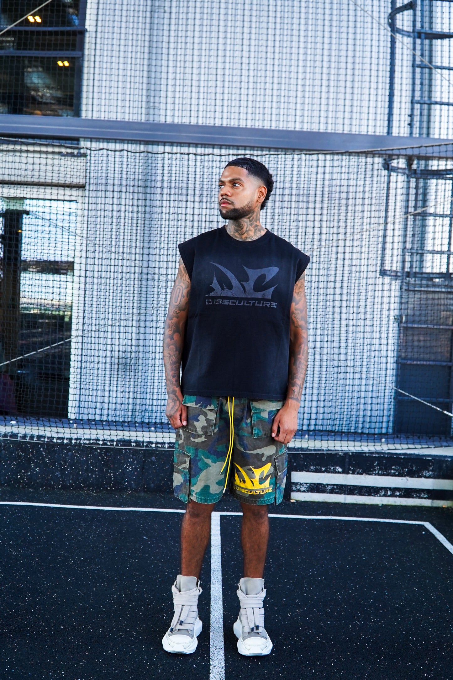 DC GRAPHIC SLEEVELESS TEE