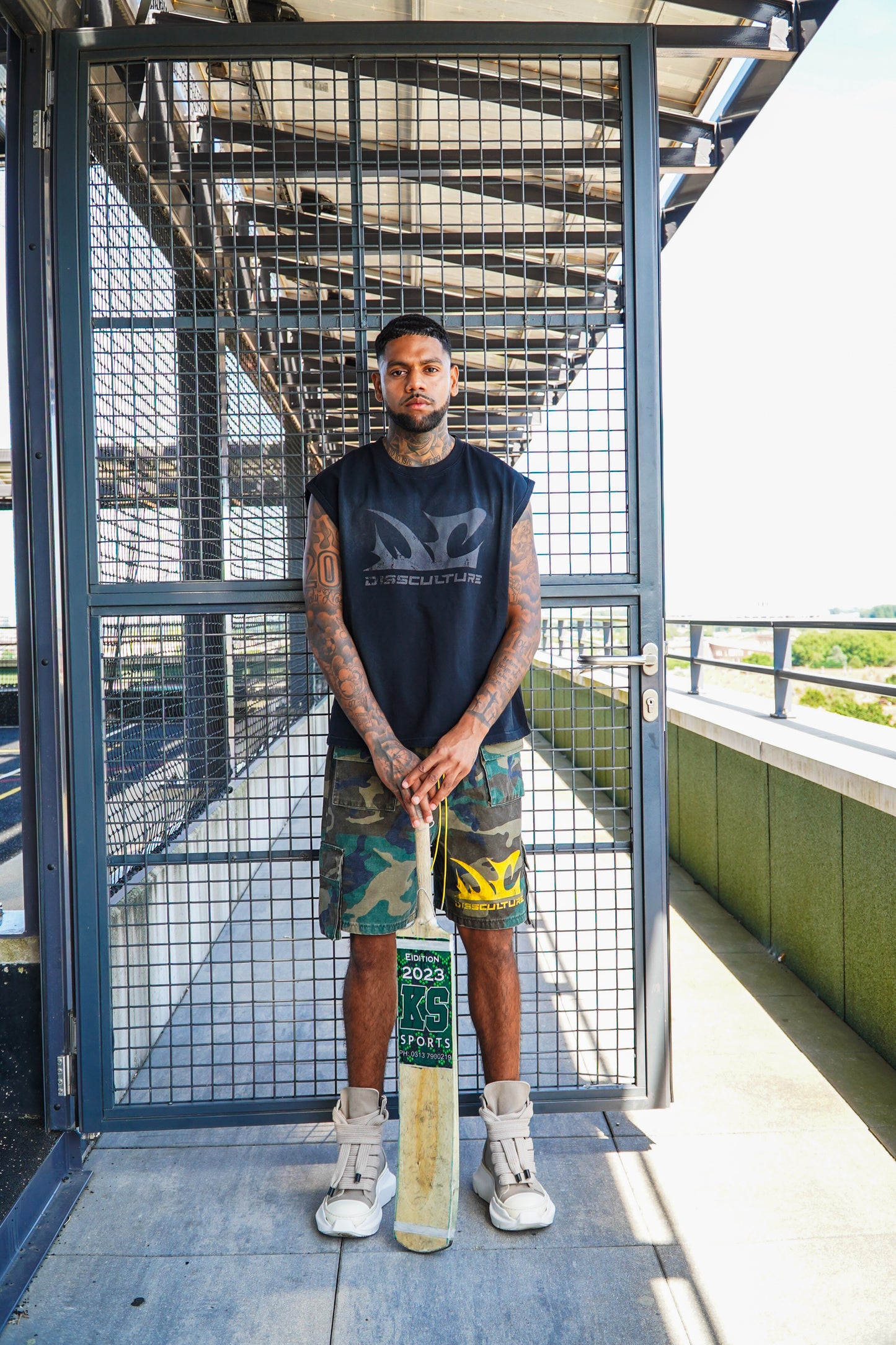 DC GRAPHIC SLEEVELESS TEE